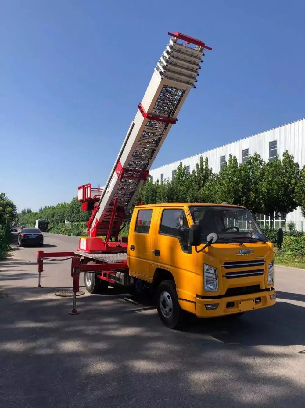 麻城附近的云梯车出租服务：轻松解决高空作业需求