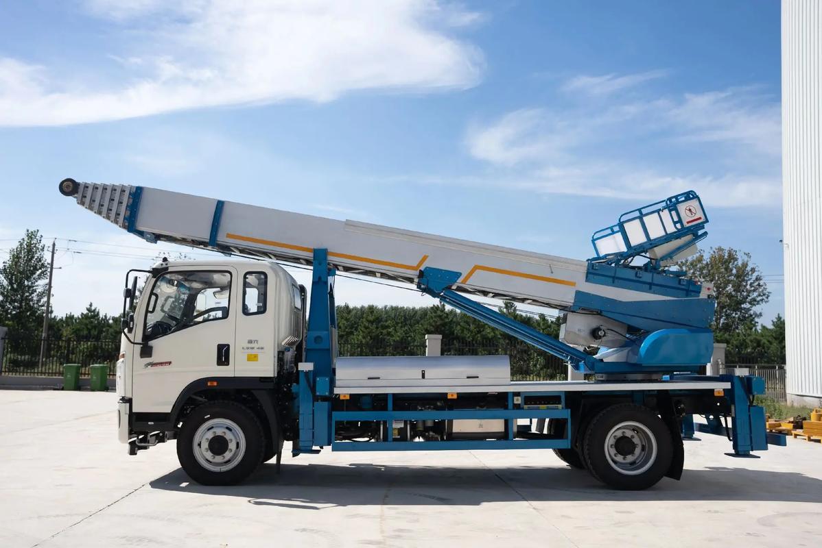 麻城云梯上料车租赁费用